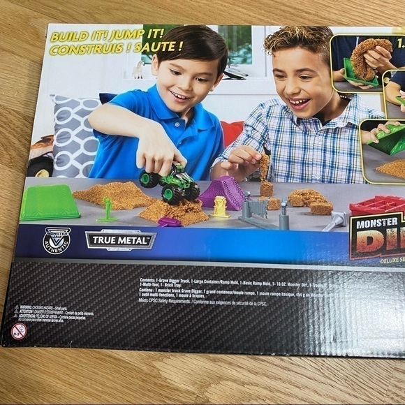 Monster Jam Kinetic Sand Grave Digger Deluxe Set NEW Kids Toy Car Play Set - Picture 6 of 7
